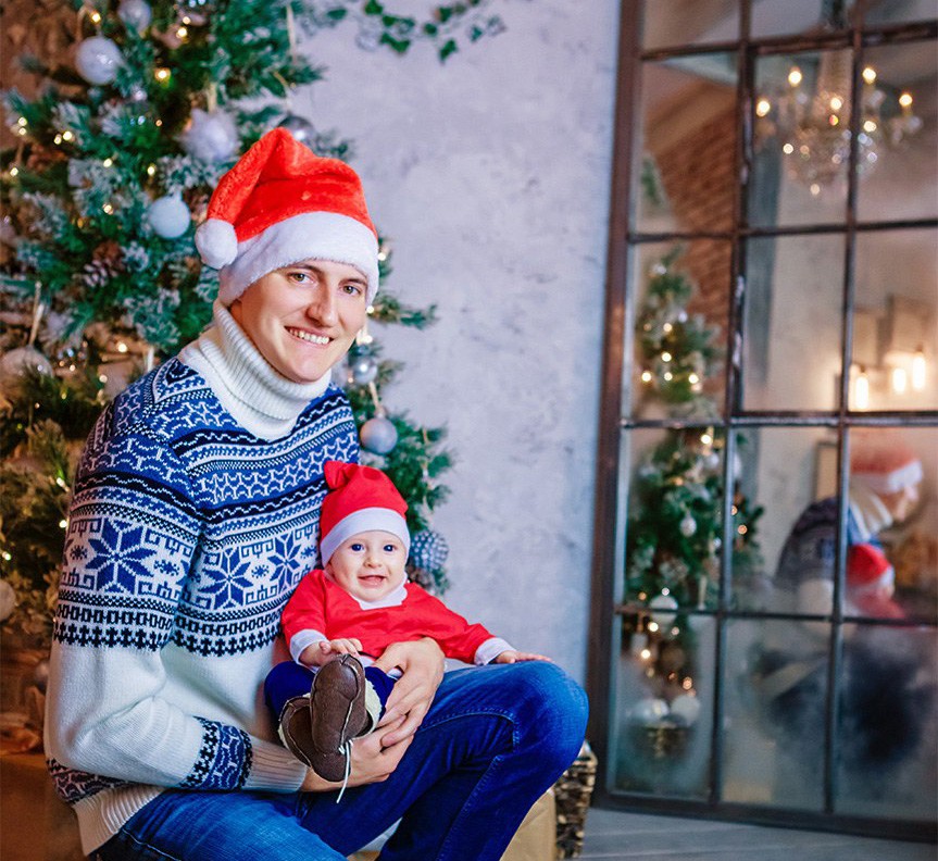 новогодняя семейная детская фотосессия фотограф Красноярск папа мама ребенок образ лук идея 