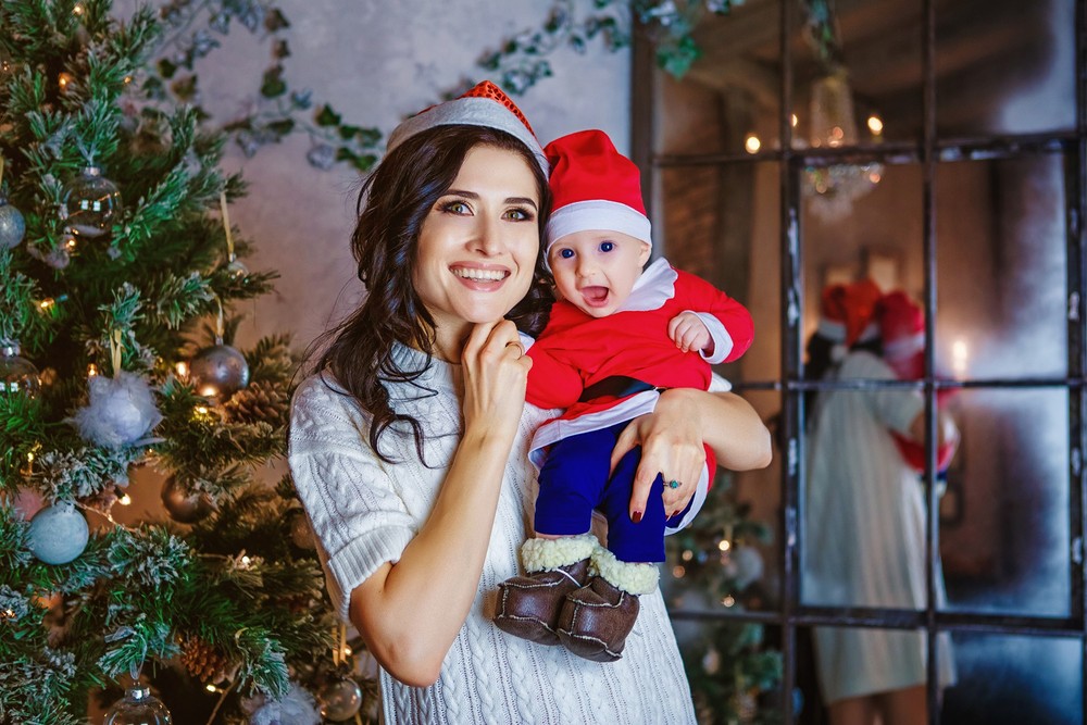 новогодняя семейная детская фотосессия фотограф Красноярск образ мама ребенок идея фотосудия пример 