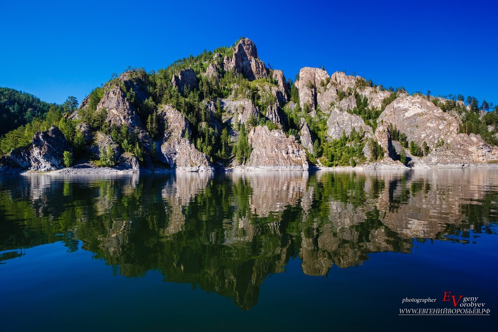 Красноярское море Бирюса красивый пейзаж гора скала Енисей водохранилище каменный город 