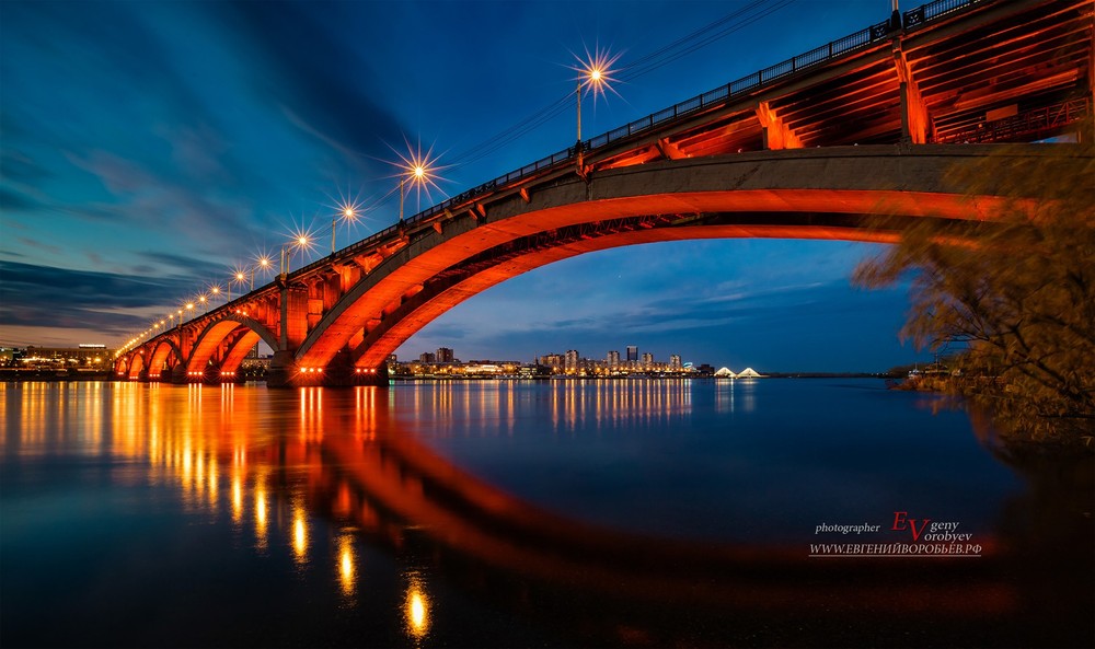 Красноярск река Енисей мост ночь огни сумерки фотограф