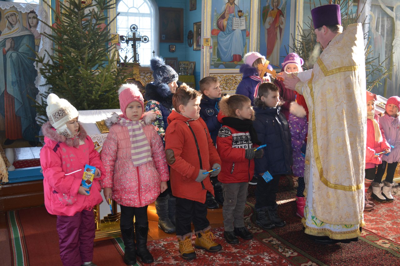 Первоклассники в храме Дионисия Ареопагита на Рождество