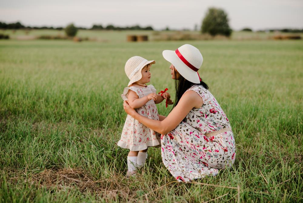 Анастасия и Катюша, фотосессия в поле