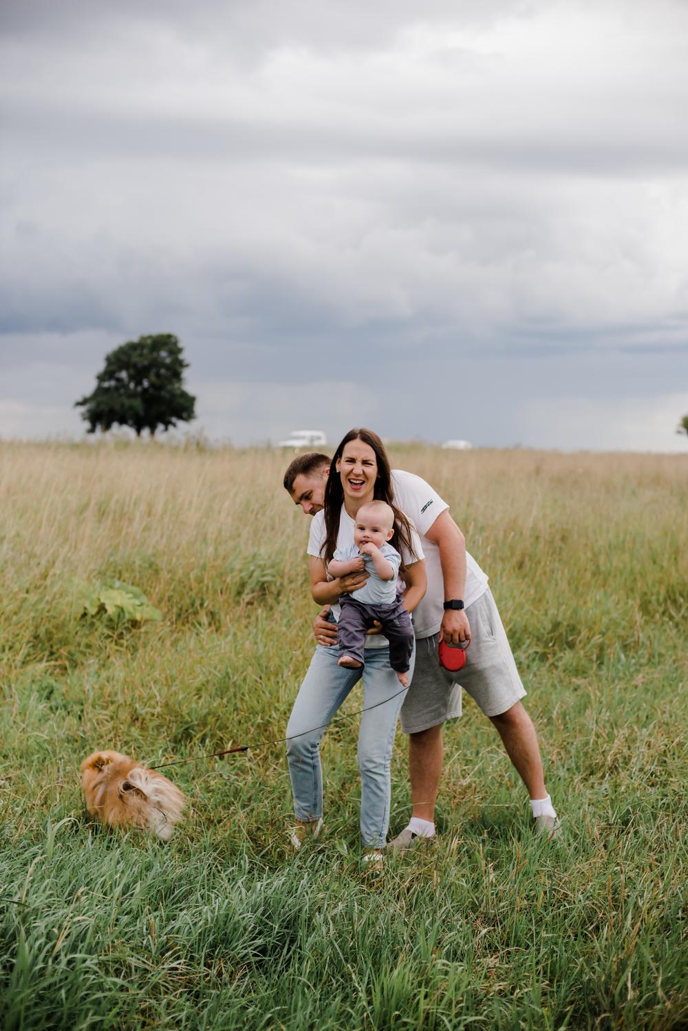 Анна и ее семья, фотосессия в поле