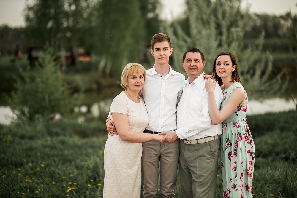 Семейные фотосессии - Алёна и семья в садах