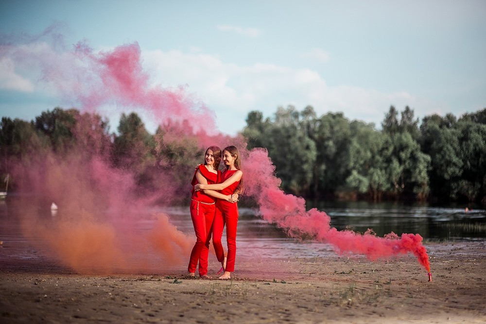 Детская фотосессия - Девочки в красном