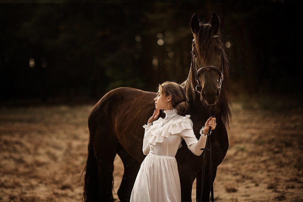 Женские портреты - С лошадью