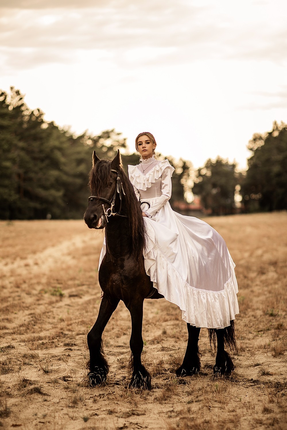Женские портреты - С лошадью