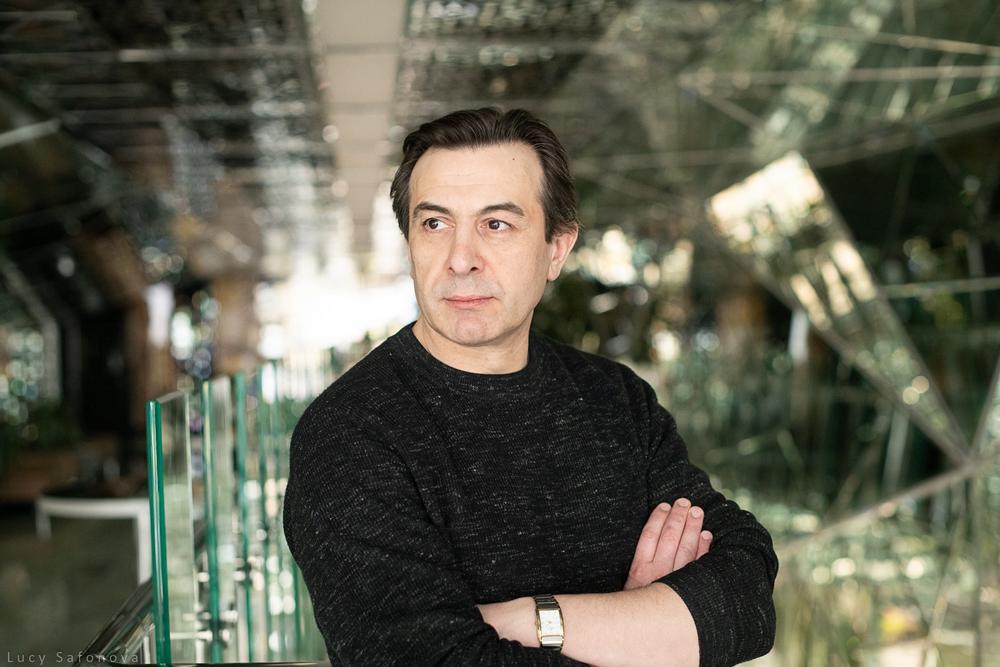 Мужской портрет - Игорь Петров. Актер театра Олега Табакова